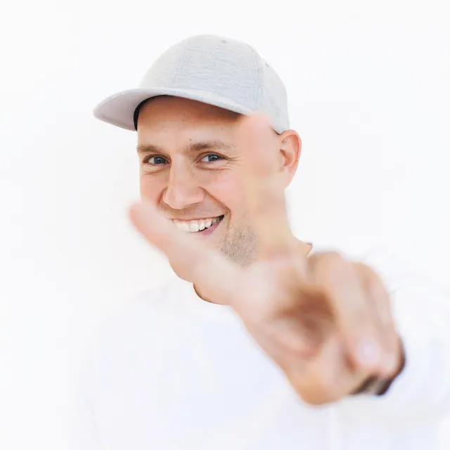 Oli P.